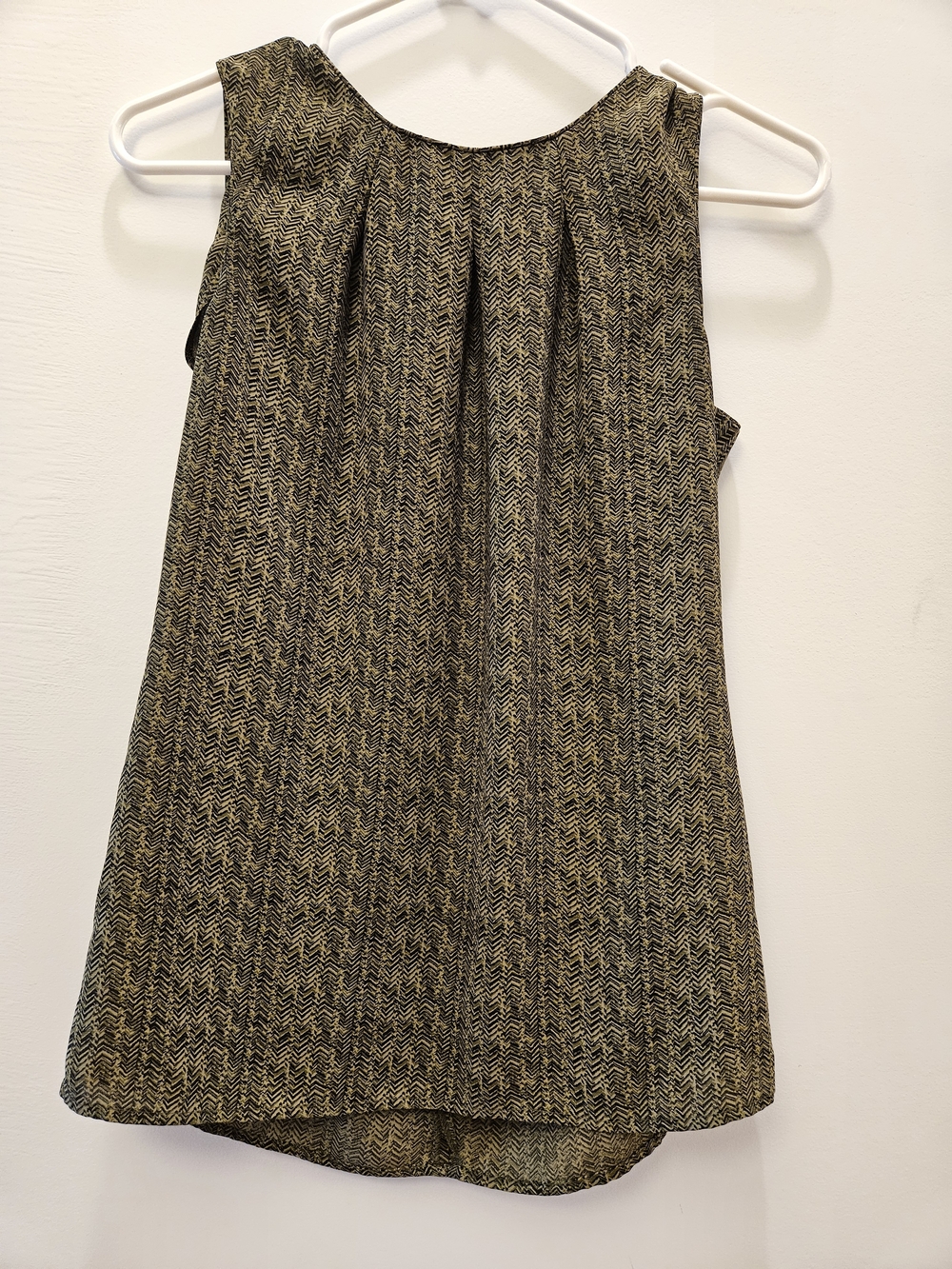 Banana Republic Sleevless Blouse